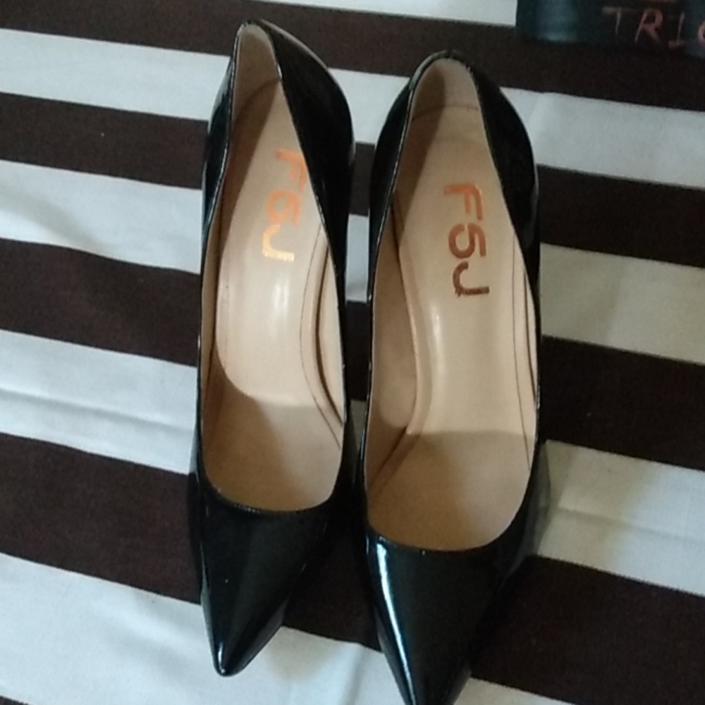 Shoes - Picture 3 of 8